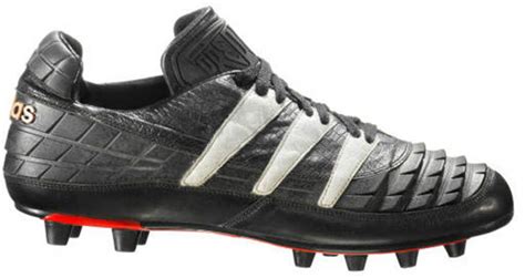 predator football boots original.